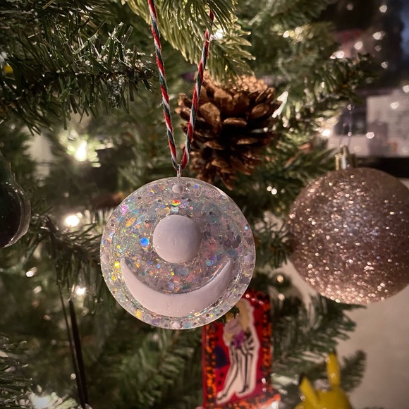 3/20$ Sailor Moon Christmas Ornament | Brooch - Picture 3 of 9